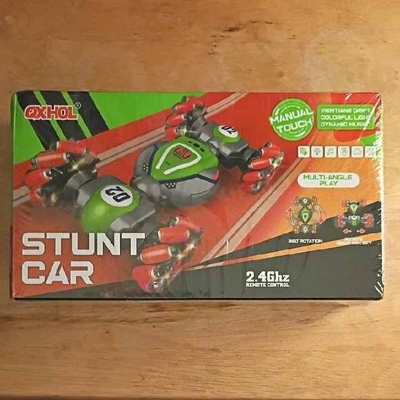 Dynamic Stunt Car with Lights and Music - Picture 2 of 4